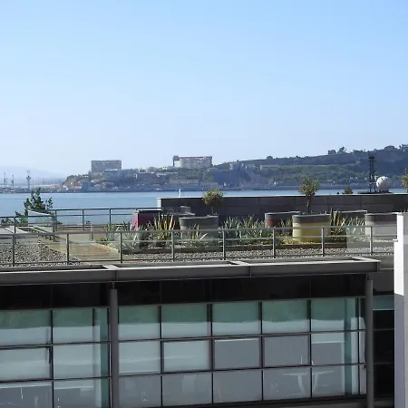 Space Luxury And River View With Balcony شقة